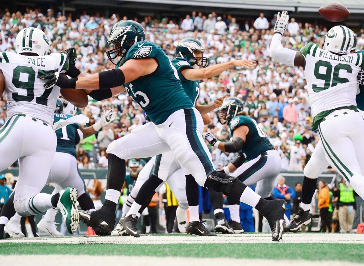 Sam-Bradford-X159965_TK1_02518.jpg